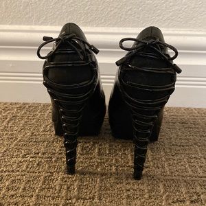 Black corset RACHEL Rachel Roy Pumps